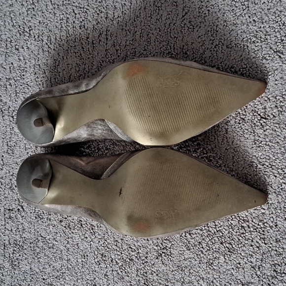 CARLOS Metallic Gold Leather Pumps - Picture 9 of 14